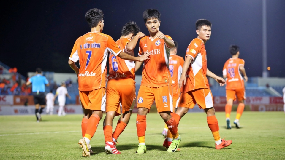 Nam Định thống trị các giải thưởng V League tháng 5