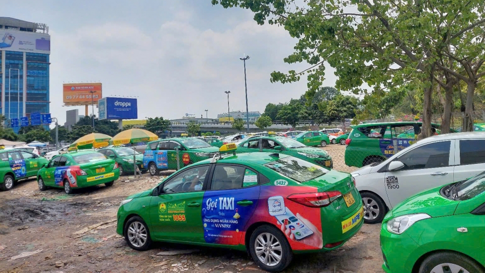 khu_dat_3.500_m2_tung_lam_bai_dem_cho_taxi_xe_cong_nghe.jpg