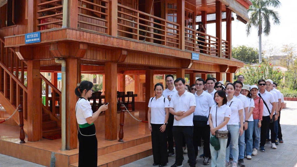 khu_tuong_niem_chu_tich_ho_chi_minh_tai_thi_xa_nghia_lo_la_diem_nhan_quan_trong_trong_mang_luoi_bao_ton_cac_di_san_cach_mang.jpg