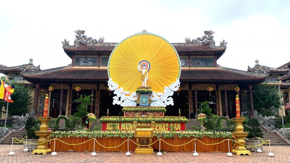 le_dai_chinh_tai_to_dinh_tu_dam_noi_dien_ra_chinh_thuc_dai_le_phat_dan_phat_lich_2569_tai_hue_vao_sang_15_4_al.jpg