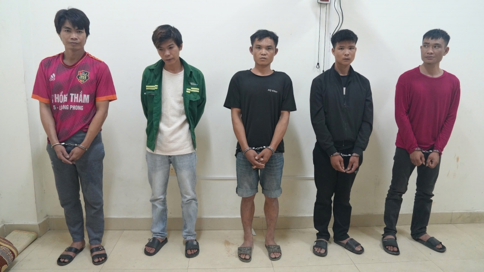 Tóm gọn 5 đối tượng nghiện ma túy gây ra nhiều vụ cướp giật tại Nghệ An