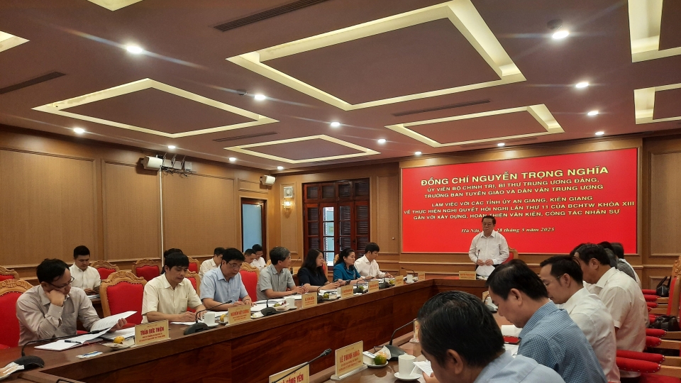 ong_nguyen_trong_nghia_lam_viec_voi_tinh_uy_an_giang_va_kien_giang_20250528110923.jpg