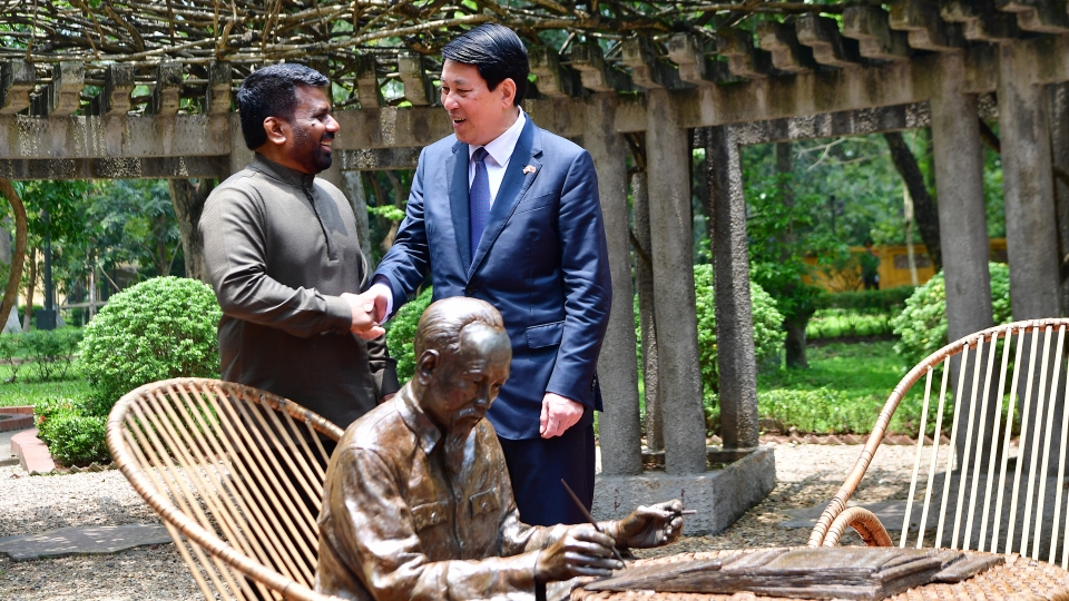 tham nha san bac ho.JPG