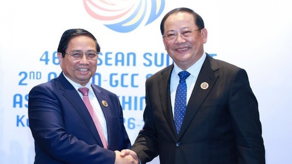 thu_tuong_pham_minh_chinh_gap_thu_tuong_lao_sonexay_siphandone_2_20250526195343_0.jpg