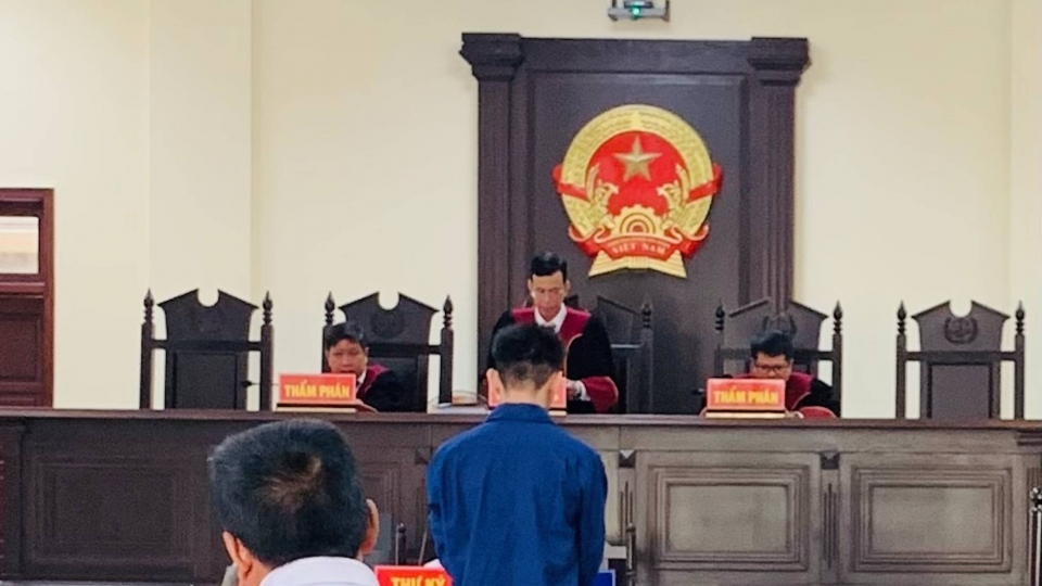 Lãnh 10 năm tù vì thuê sà lan rồi đem cầm cố tiêu xài cá nhân