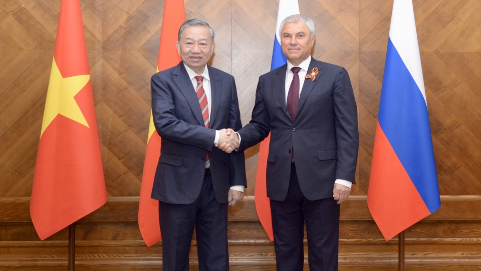 tong_bi_thu_to_lam_hoi_kien_chu_tich_ha_vien_volodin.jpeg
