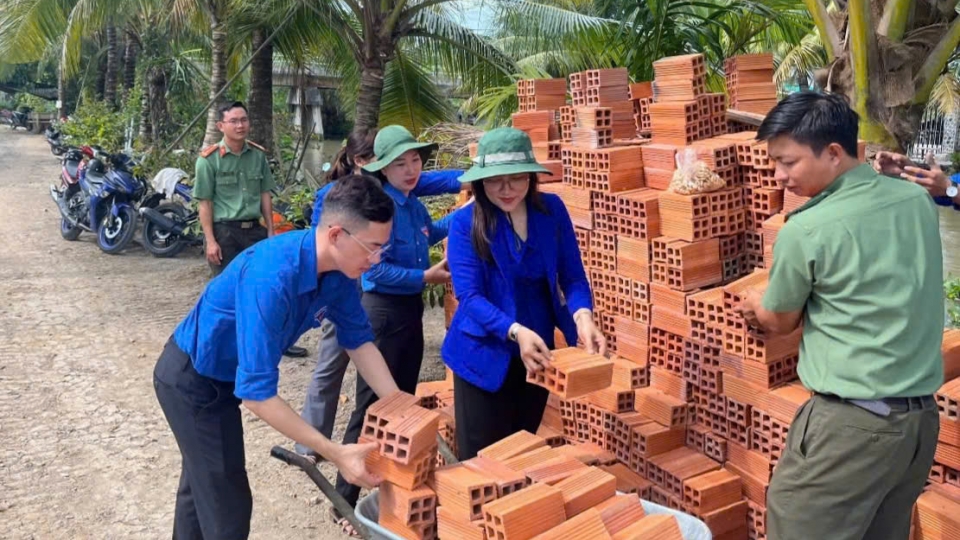 trong_qua_trinh_thuc_hien_cong_tac_xoa_nha_tam_nha_dot_nat_hau_giang_da_huy_dong_duoc_nhieu_nguon_luc_tu_cac_don_vi_to_chuc_ca_nhan_cong_dong_dan_cu_than_nhan_gia_dinh_duoc_ho_tro_nha_o_ve_kinh_.jpg