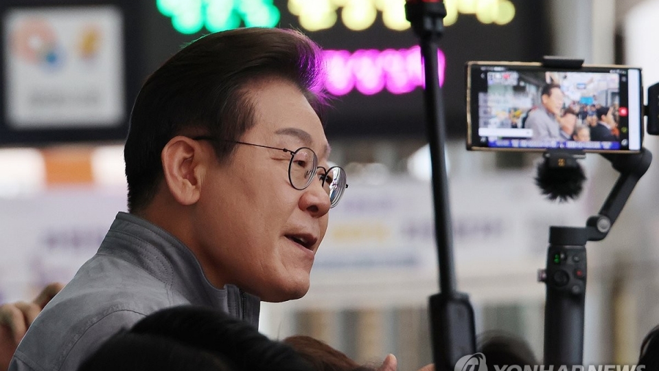 ung_cu_vien_lee_jae-myung_cua_phe_doi_lap_lai_phai_doi_mat_voi_cac_rui_ro_phap_ly_anh_yonhap_news.jpg