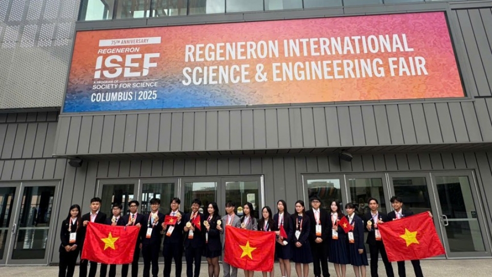 Vietnamese students win big at 2025 Regeneron science and engineering fair