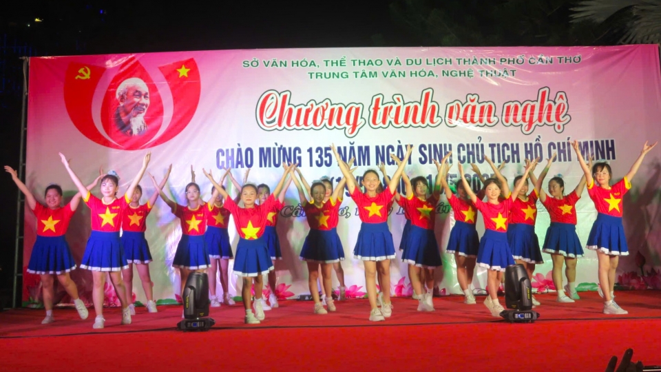 vov_-_chuong_trinh_the_hien_tinh_cam_tinh_yeu_cua_nhan_dan_viet_nam_noi_chung_nguoi_dan_can_tho_noi_rieng_doi_voi_bac_ho_kinh_yeu.jpg