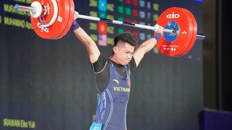 Vietnamese athletes claim two golds at Asian Weightlifting Championships