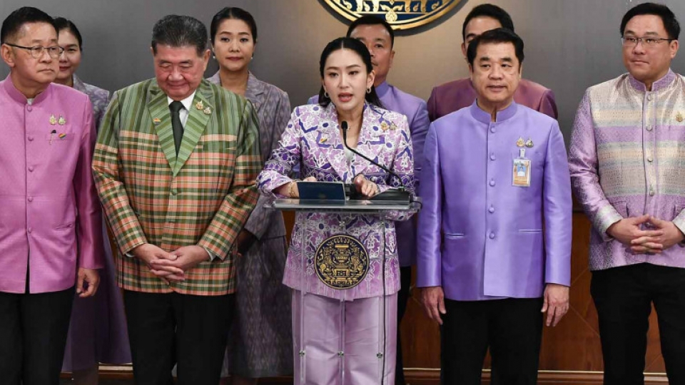 Ảnh_ Thủ tướng Thái Lan Paetongtarn Shinawatra trả lời báo giới sau cuộc họp Nội các Chính phủ ngày hôm qua (05_6)_Nguồn_ Bangkok Post.png