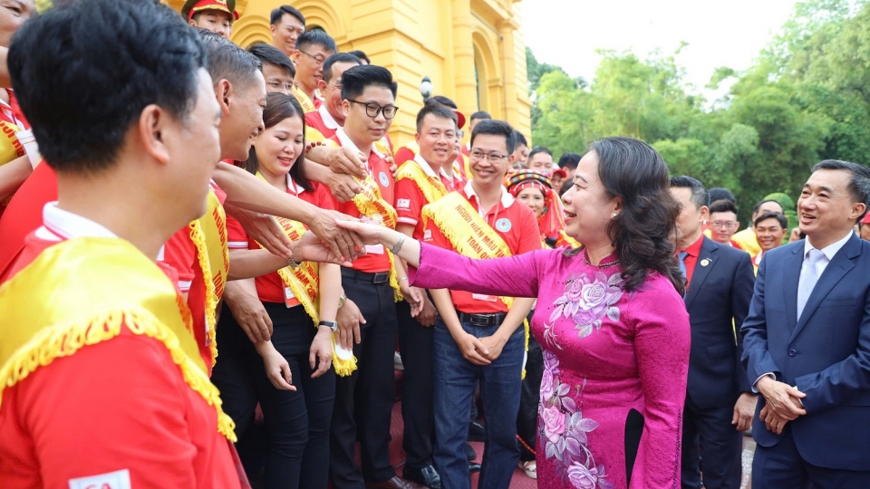04-06_pho_chu_tich_nuoc_vo_thi_anh_xuan_gap_mat_cac_dai_bieu_hien_mau_tieu_bieu.jpg