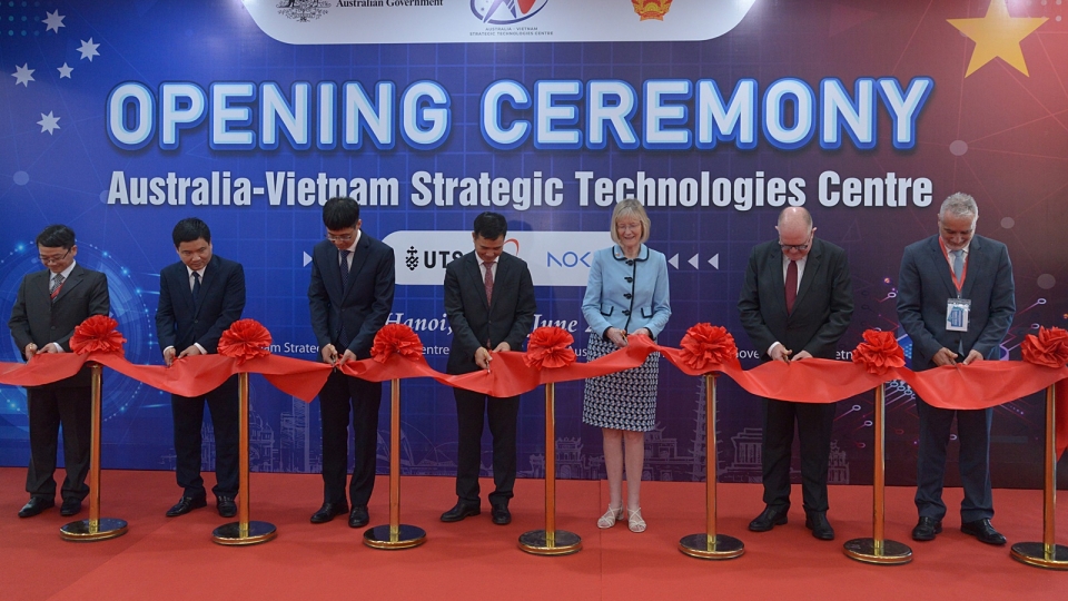 1 trung tam cong nghe chien luoc Uc Viet, Dai su Australia Bird -vov (2).JPG