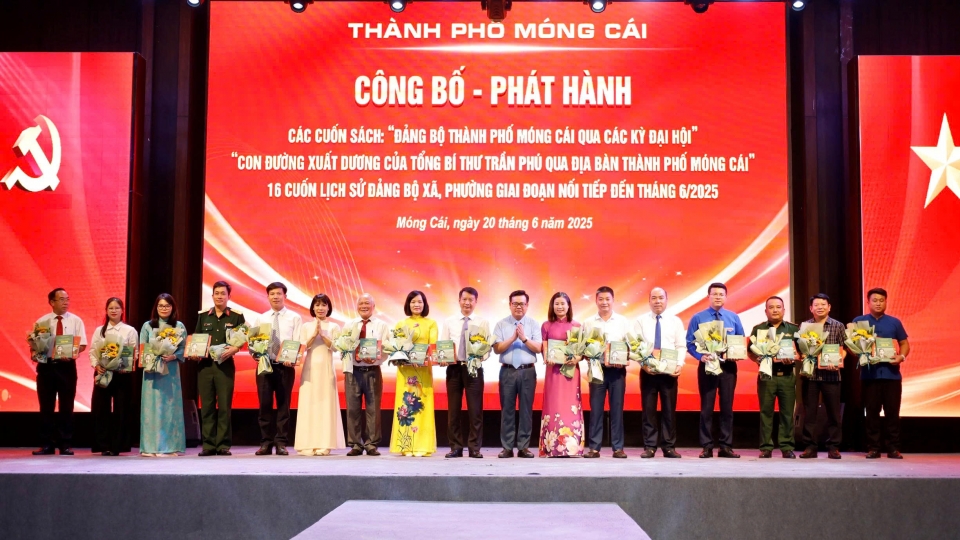 1-_cuon_sach_quy_ve_tong_bi_thu_tran_phu_duoc_cong_bo_phat_hanh_la_mot_trong_nhung_cong_trinh_chao_mung_dai_hoi_dang_cac_cap_nhiem_ky_2025_-_2030_tien_toi_dai_hoi_dang_toan_quoc_lan_thu_xiv._.jpg