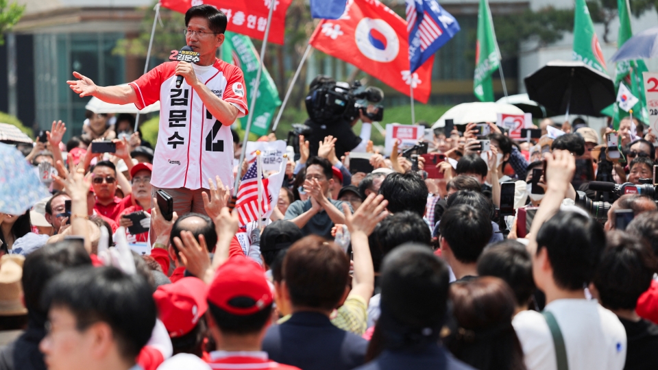 2025-06-01T050606Z_1785370693_RC2FTEA4MS4K_RTRMADP_3_SOUTHKOREA-ELECTION.JPG