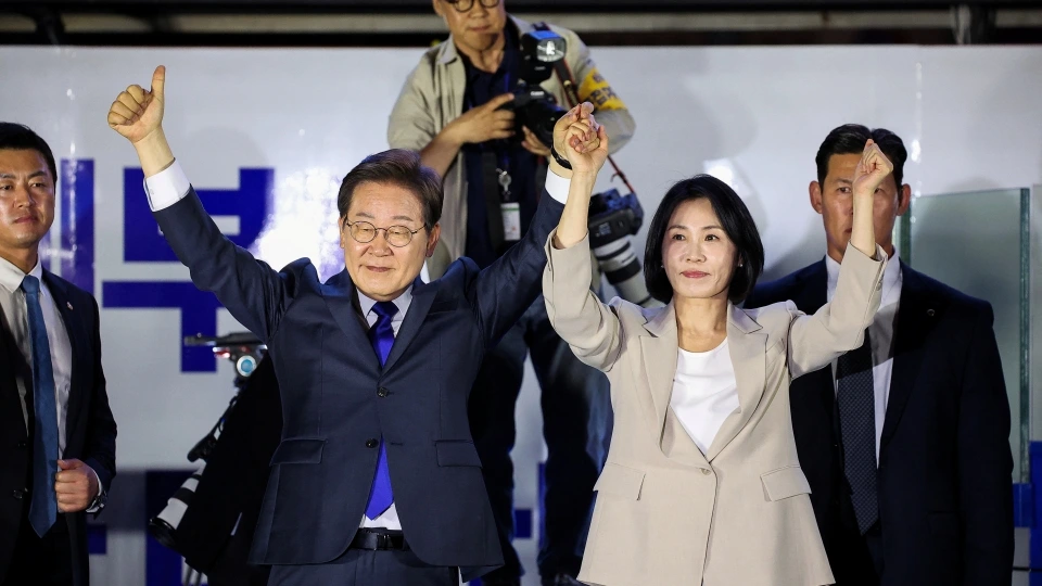 2025-06-03T164233Z_393073150_RC24VEAKWFCE_RTRMADP_3_SOUTHKOREA-ELECTION.JPG