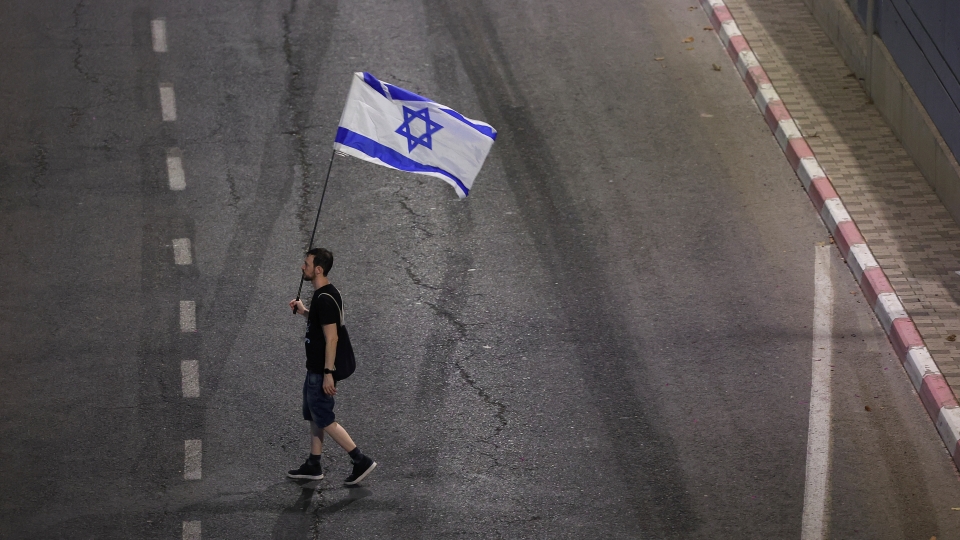 2025-06-28T193445Z_139608991_RC2UBFA1FRCR_RTRMADP_3_ISRAEL-PALESTINIANS-HOSTAGES-PROTEST.JPG