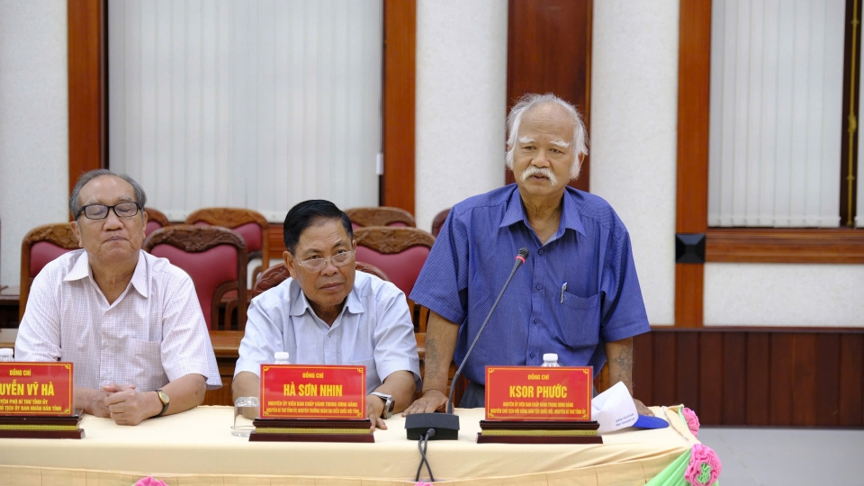 26-6-tinh_uy_gia_lai_gap_mat_nguyen_tinh_uy_vien_cac_thoi_ky_truoc_them_hop_nhat_tinh-_anh_2.jpg