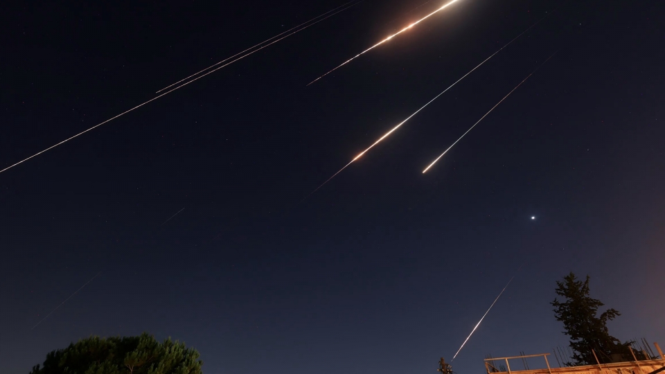 Iran tap kich Israel, Iran phong ten lua vao Israel, ten lua Iran bay toi Israel -reu.jpg