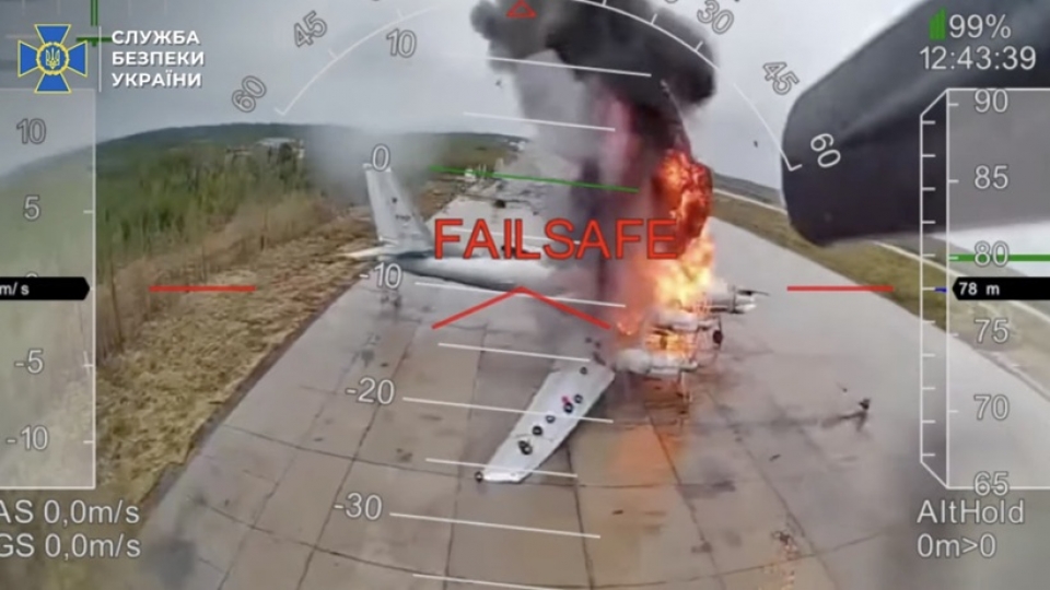 Máy bay không người lái UAV của Ukraine tấn công căn cứ không quân Olenya, Nga.jpg