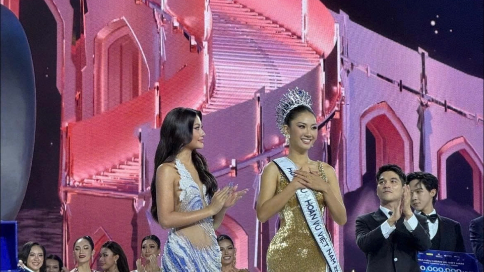 Nguyen Hoang Phuong Linh, a model hailing from Ho Chi Minh City, has been crowned Miss Cosmos Vietnam 2025.jpg