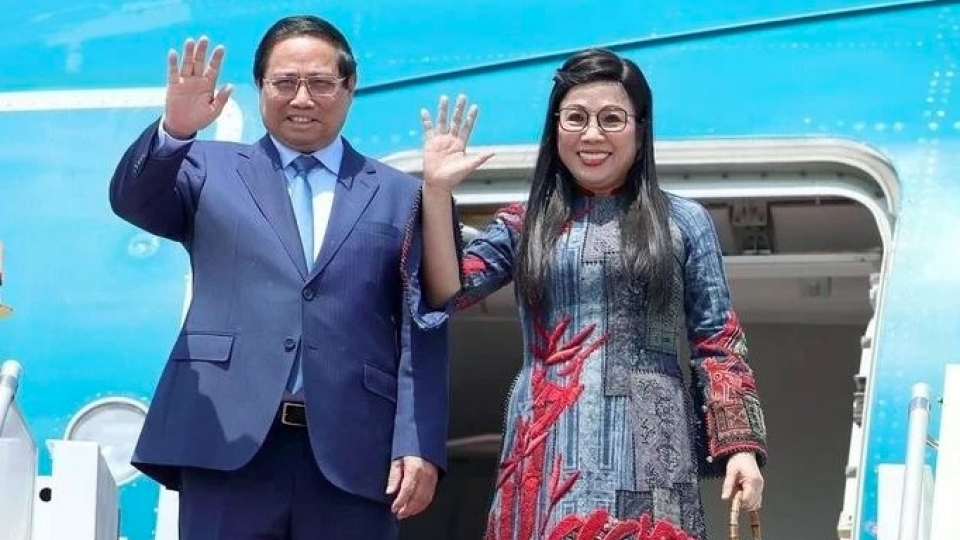 PM Chinh and his wife.jpg