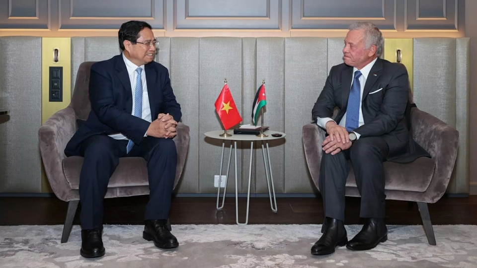 PM Pham Minh Chinh meets  Jordanian King Abdullah II bin Al-Hussein.jpg
