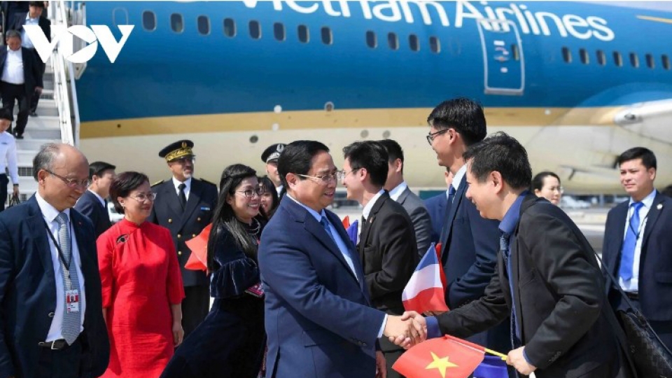 Prime Minister Pham Minh Chinh and his spouse Le Thi Bich Tran arrive in France for the 3rd United Nations Ocean Conference.jpg