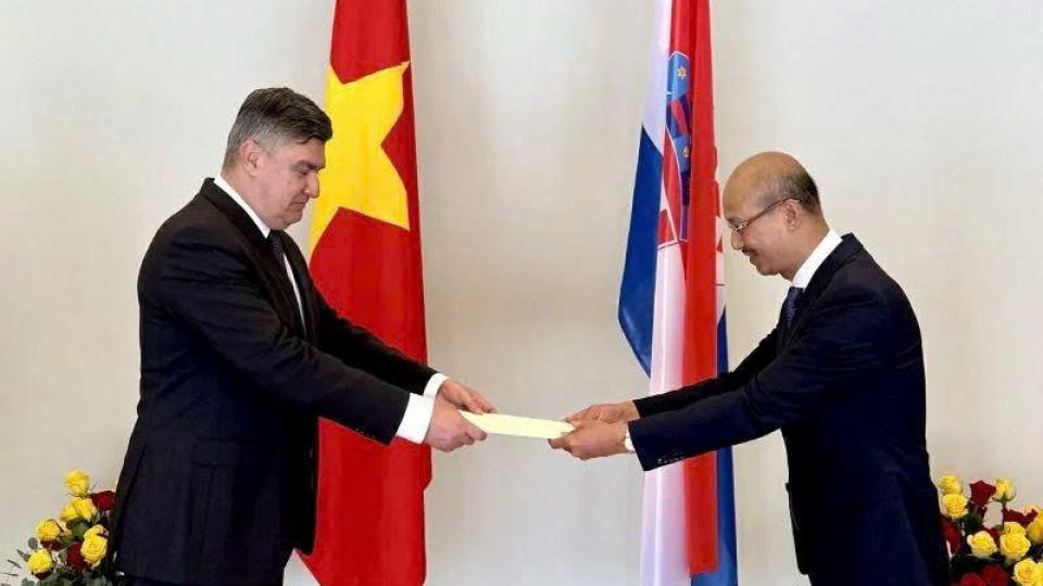 Vietnam - Croatia - Ambassador Bui Le Thai and Croatian President Zoran Milanovic.jpg