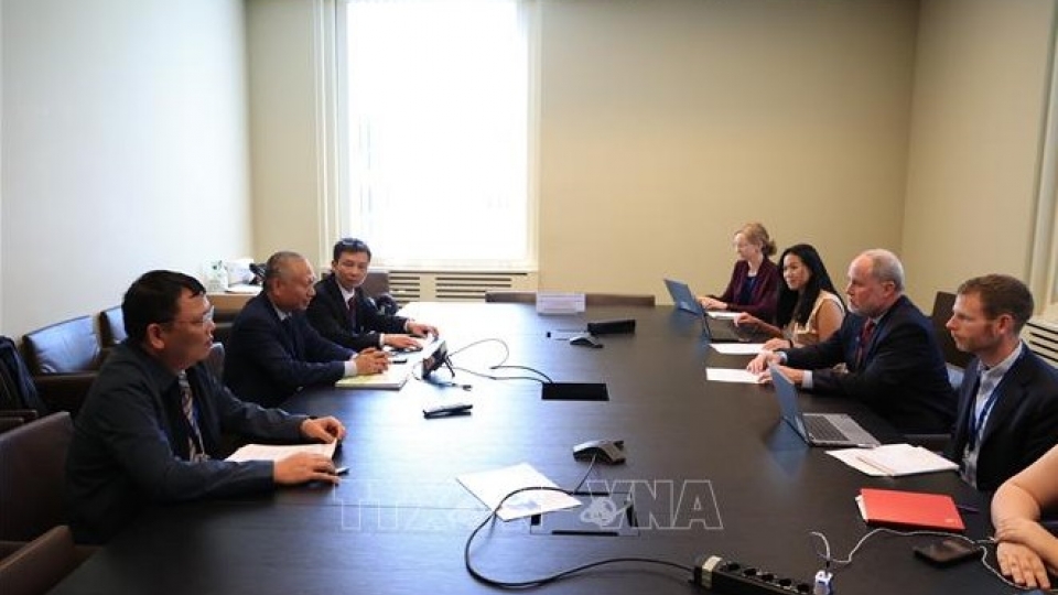 Vietnamese delegation holds bilateral meeting with US Mission representatives.jpg