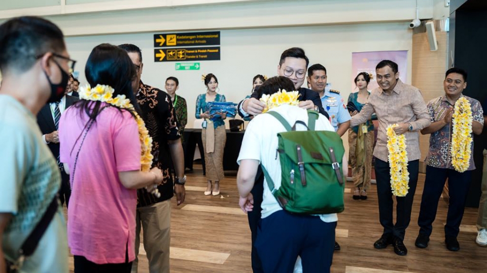 Welcoming first passsengers on board Ho Chi Minh City - Bali flight.jpg