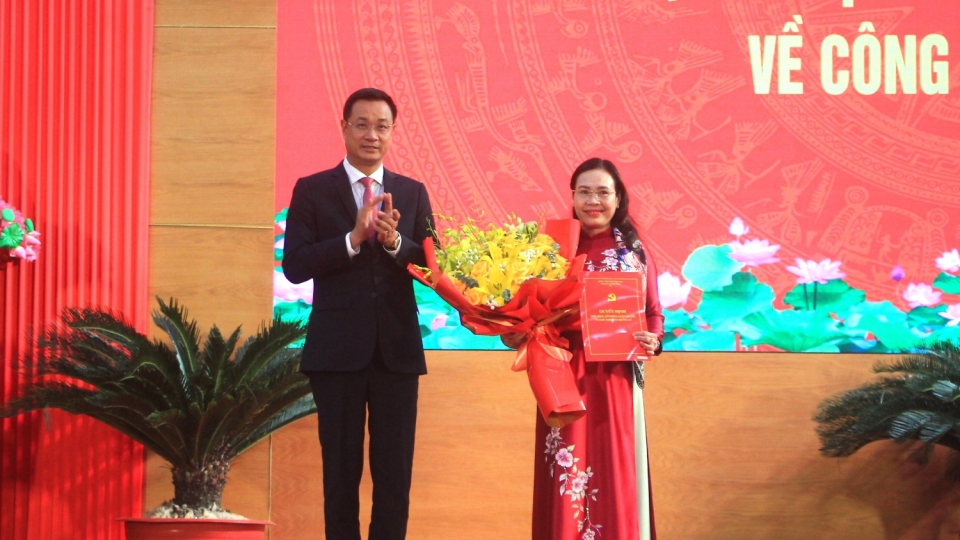 ba_pham_thi_han_uy_vien_ban_thuong_vu_tinh_uy_quang_binh_duoc_dieu_dong_lam_bi_thu_thanh_uy_dong_hoi_vao_hoi_thang_2-2025.jpg