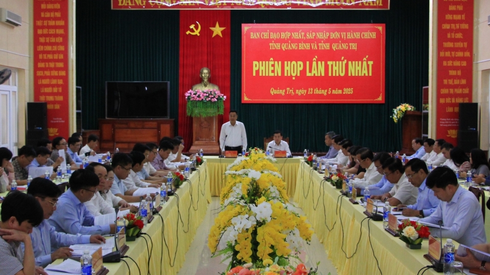 ban_thuong_vu_tinh_uy_quang_binh_va_quang_tri_hop_ban_cac_phuong_an_hop_nhat_tinh_quang_binh_va_quang_tri.jpg