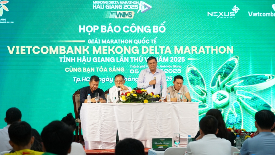 ban_to_chuc_tra_loi_cau_hoi_cua_truyen_thong_tai_hop_bao_gioi_thieu_chieu_11_6.jpg