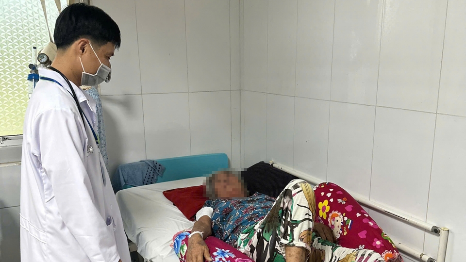 benh_nhan_h.t.y_dang_dieu_tri_tai_benh_vien_da_khoa_tinh_soc_trang_nho_lam_mo_mat_nhan_vat_giup.jpg