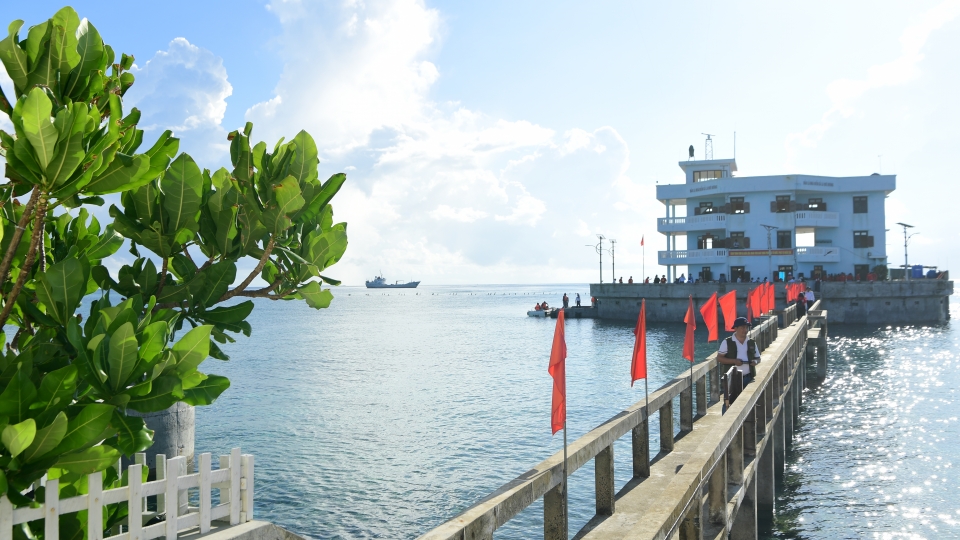 bieu tuong suc song dao chim truong sa (2).JPG