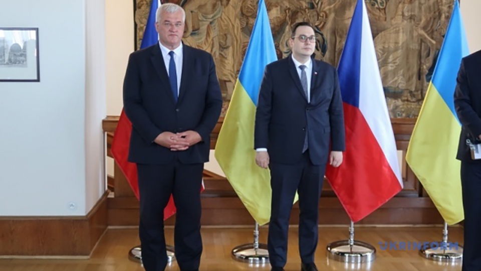 bo_truong_ngoai_giao_sec_lipavsky_ben_phai_va_bo_truong_ngoai_giao_ukraine_sybiha_ben_trai_anh-ukrinform.net_.jpg