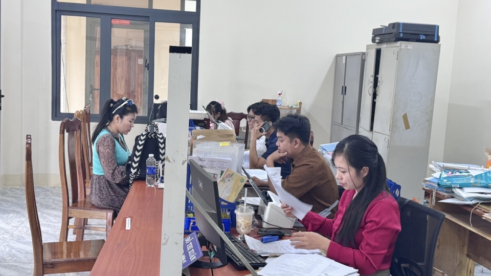 can_bo_cong_chuc_xa_phuong_o_dak_nong_tu_tin_hon_sau_khi_duoc_tap_huan_truc_tuyen_ve_hoat_dong_cua_chinh_quyen_cap_xa_moi.jpg