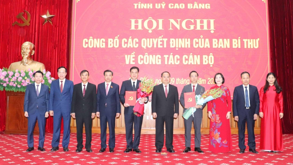 cao_bang_cong_bo_cac_quyet_dinh_cua_ban_bi_thu_ve_cong_tac_can_bo.jpg