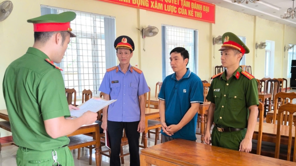co_quan_canh_sat_dieu_tra_cong_an_tinh_quang_binh_tong_dat_cac_quyet_dinh_to_tung_doi_voi_tran_van_nam.jpg