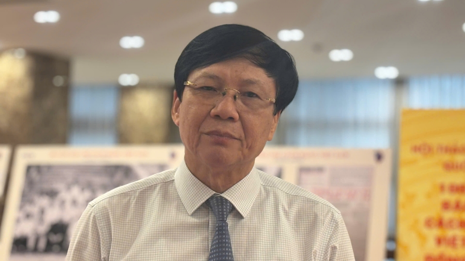 dan_than_va_cong_hien_cho_nghe_bao_1.jpg