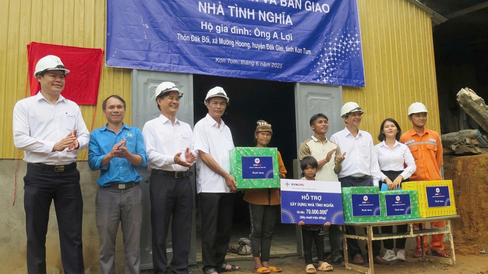 gan_2000_ho_dan_kon_tum_thoat_canh_nha_tam_1.jpg