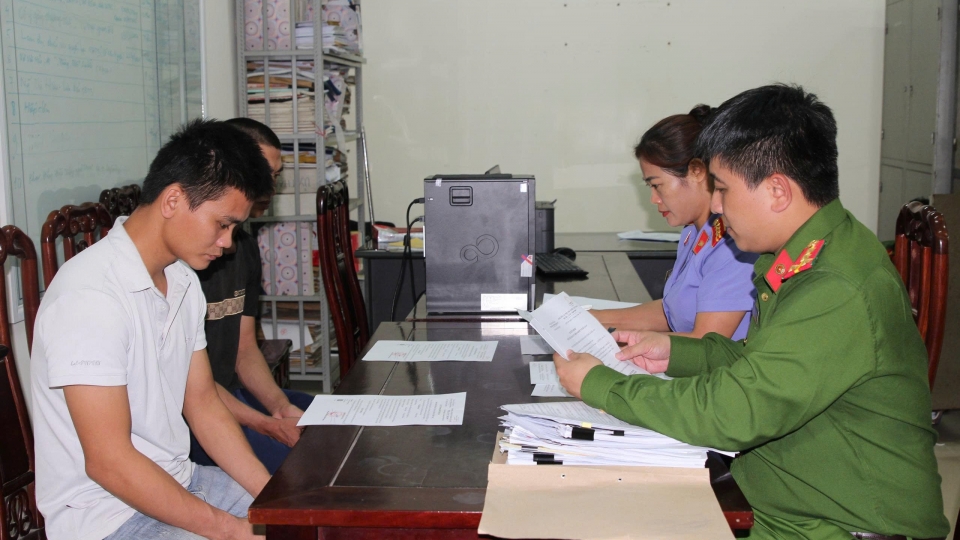 hai_doi_tuong_tran_dinh_hao_va_pham_dinh_the_tai_co_quan_cong_an_.jpg