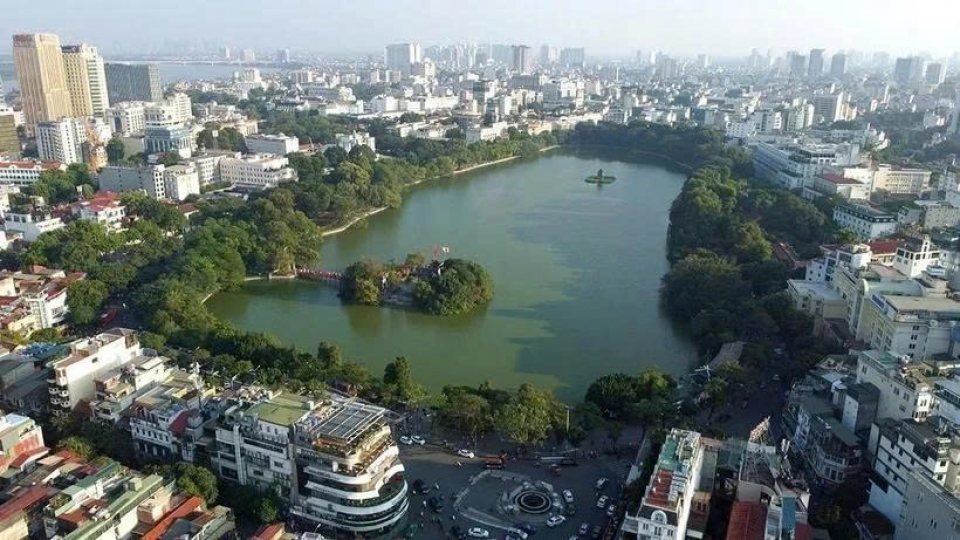 hoan kiem lake.jpg
