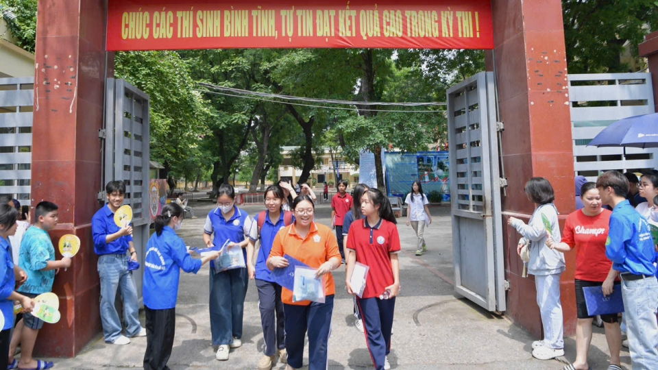 hoan thanh mon thi cuoi cung 1.jpg