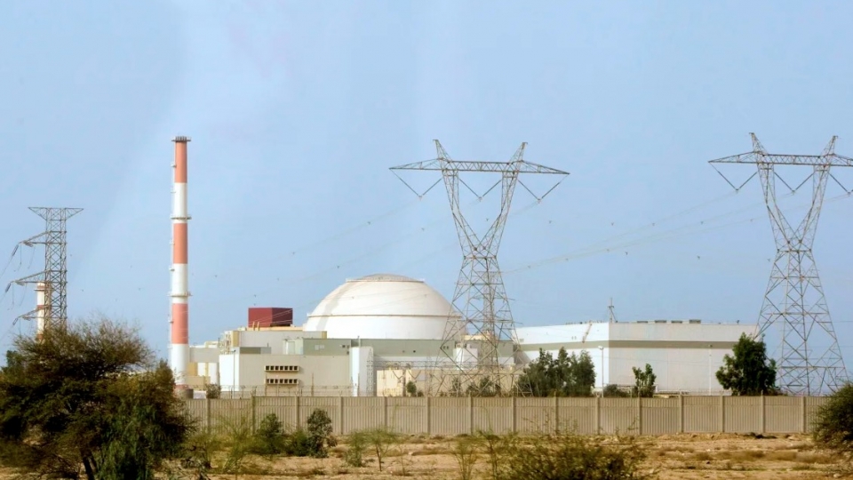 lo phan ung hat nhan Iran, nha may dien hat nhan Iran o Bushehr nam 2009, dien Iran -reu.jpg