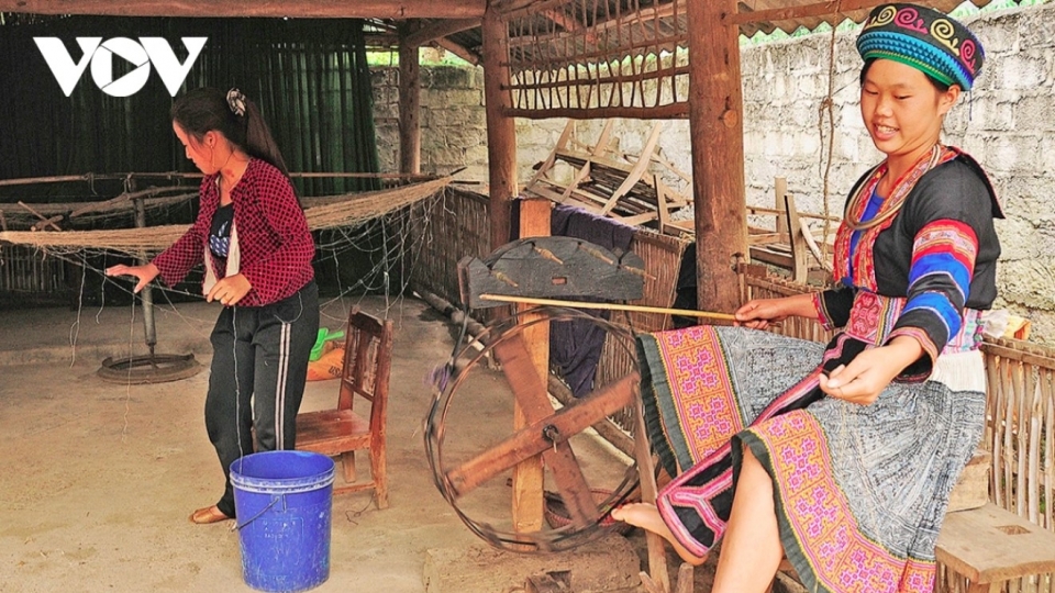 The Mong legacy of linen weaving on Dong Van Karst Plateau