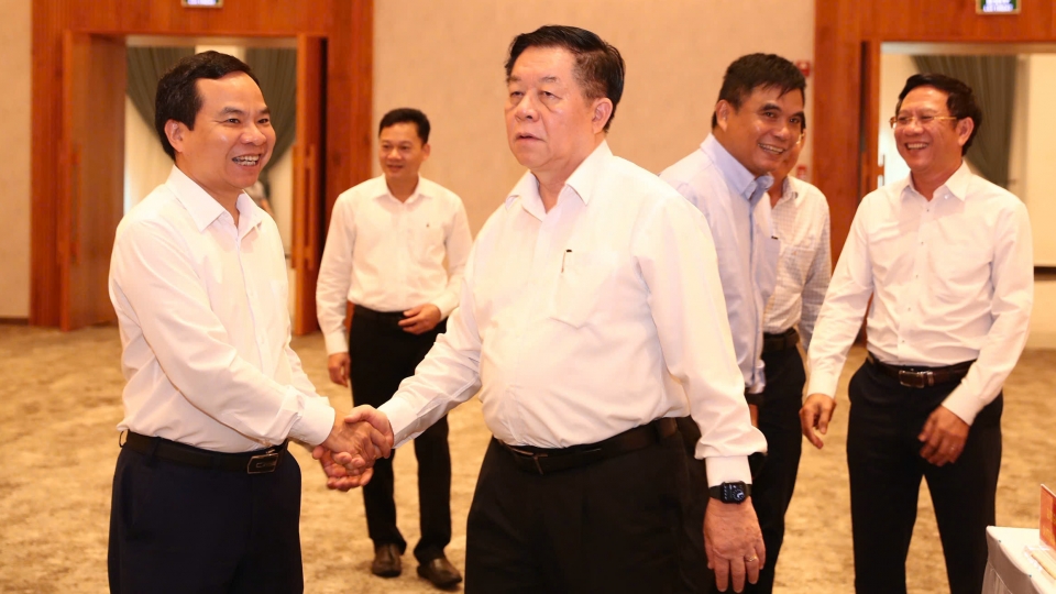 ong_nguyen_trong_nghia_chao_lanh_dao_cac_co_quan_bao_chi.jpg