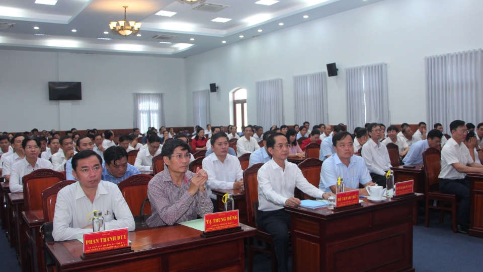 quang_canh_hoi_nghi_1.jpg